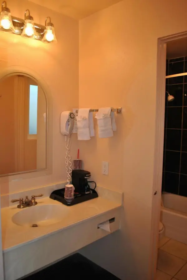 Budget Inn 7